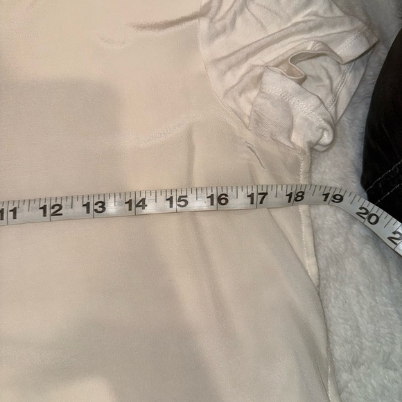 Tommy Bahama Cream Short Sleeve Tee Size XS - Picture 2 of 5